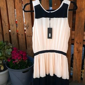 Bik Bok Womens pleated midi dress. Sz Small